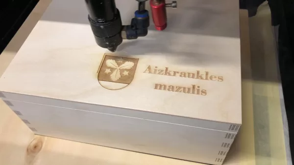 Lazergravēšana uz koka